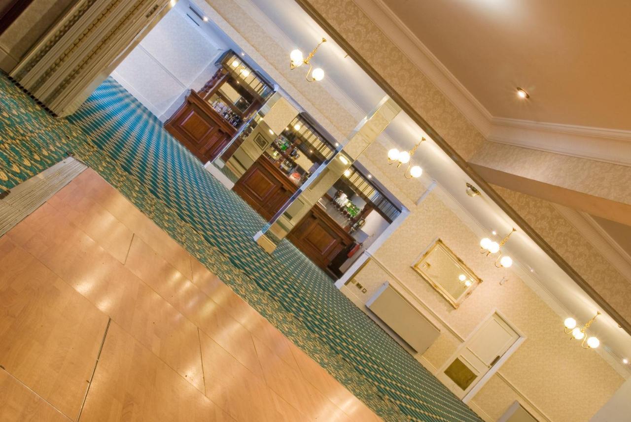 Royal Court Hotel & Spa Ковентрі Екстер'єр фото